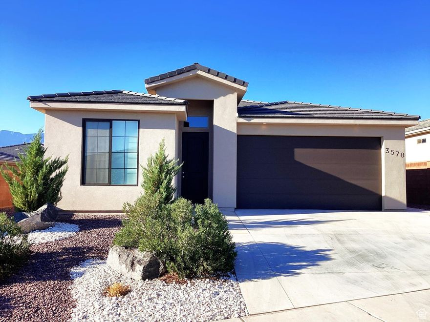 This easy to maintain one owner home is in close proximity to all of Hurricane's conveniences including medical and only 15 minutes to St. George. This home stands out from the rest with its ''Generac Home Generator'' and its fully owned and paid for Solar Power System.