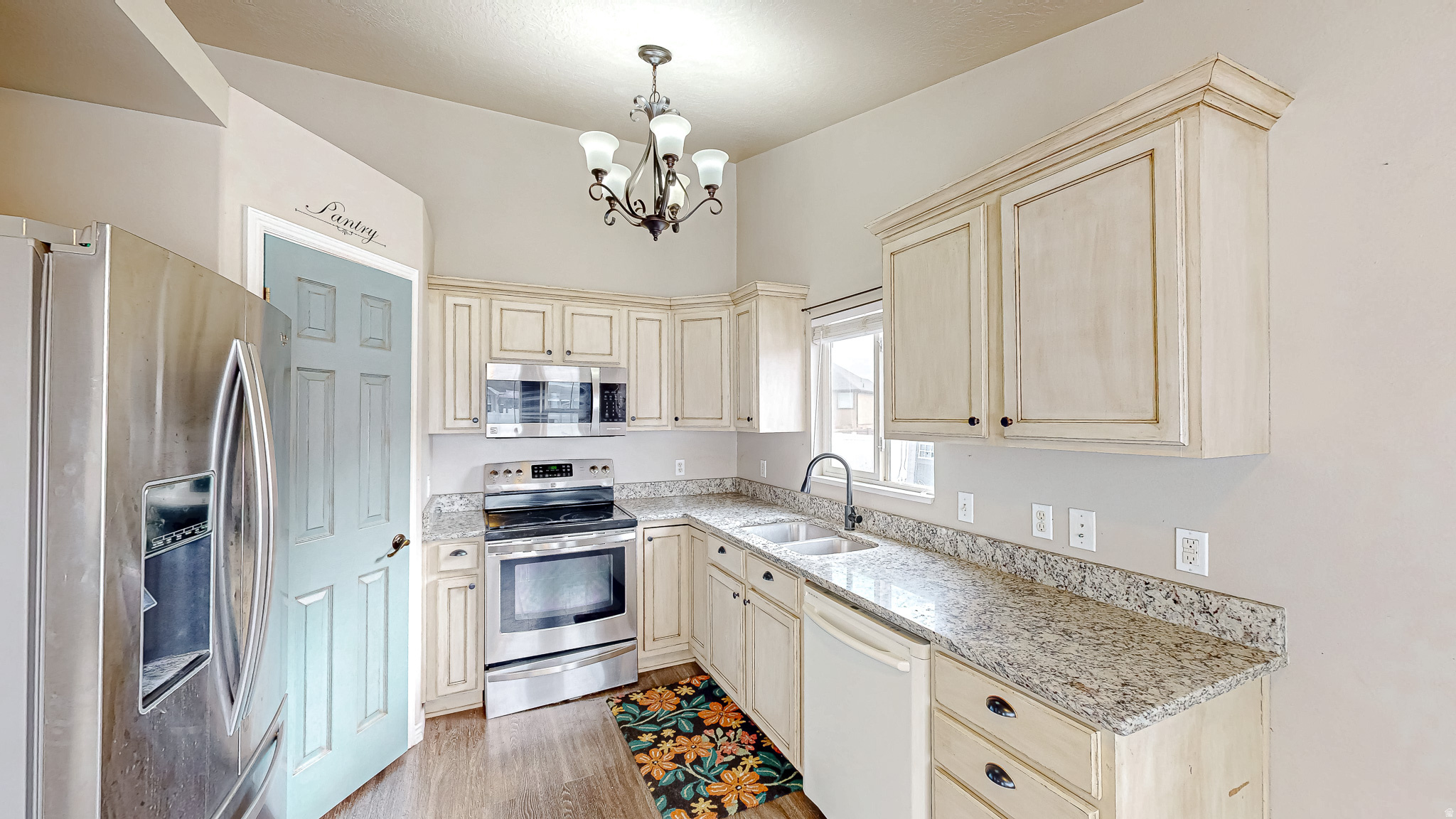 ROCK COVE - Residential