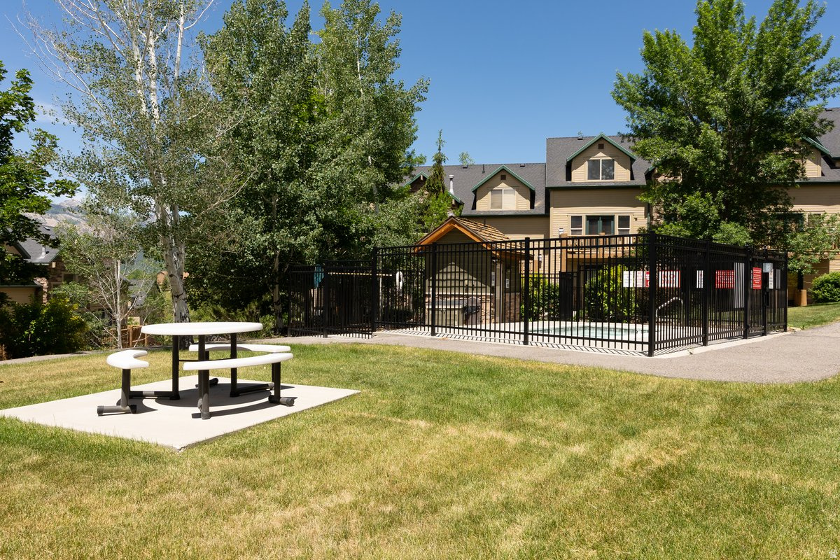 MOOSE HOLLOW - Residential