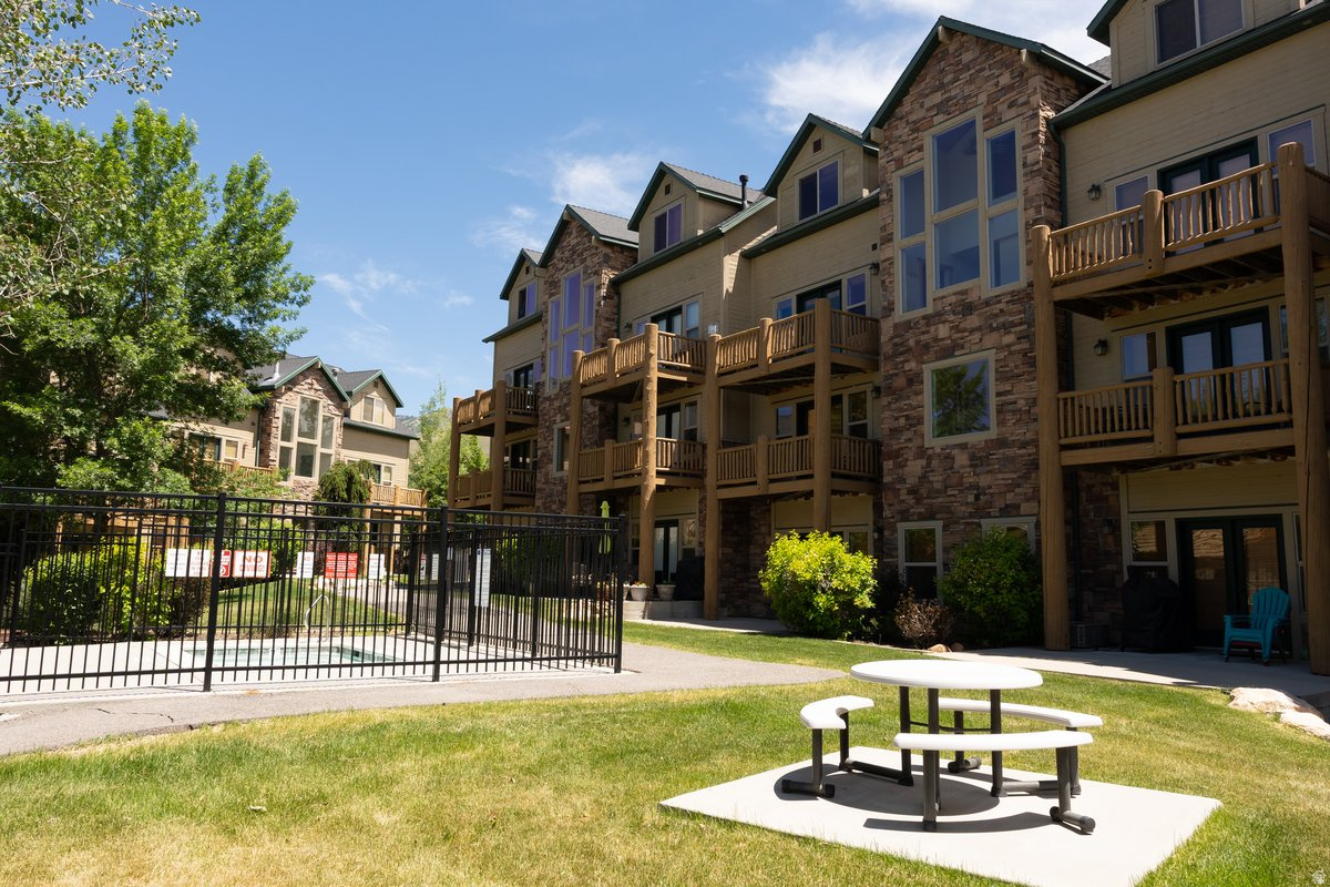 MOOSE HOLLOW - Residential