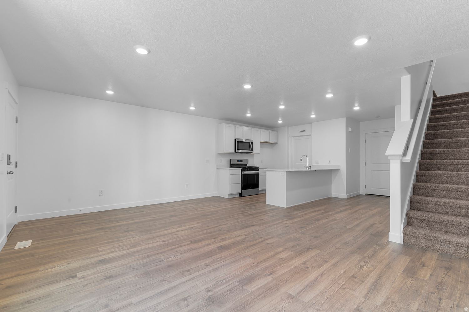 DIXON CREEK - Residential