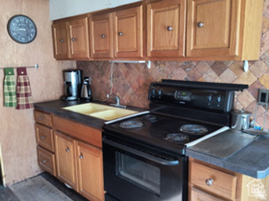 Square footage figures are provided as a courtesy estimate only and were obtained from Carbon County.  Buyer is advised to obtain an independent measurement.