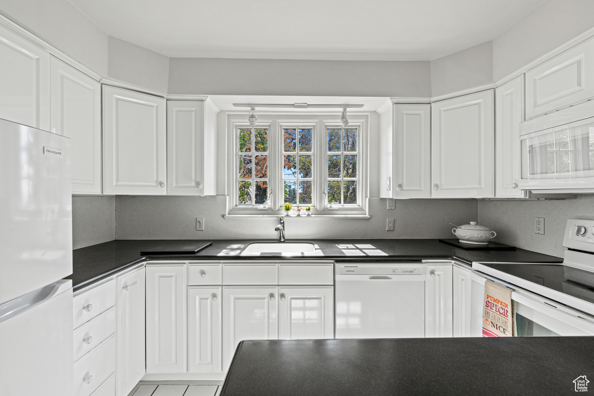 LOT 4, BLK 1 - Residential