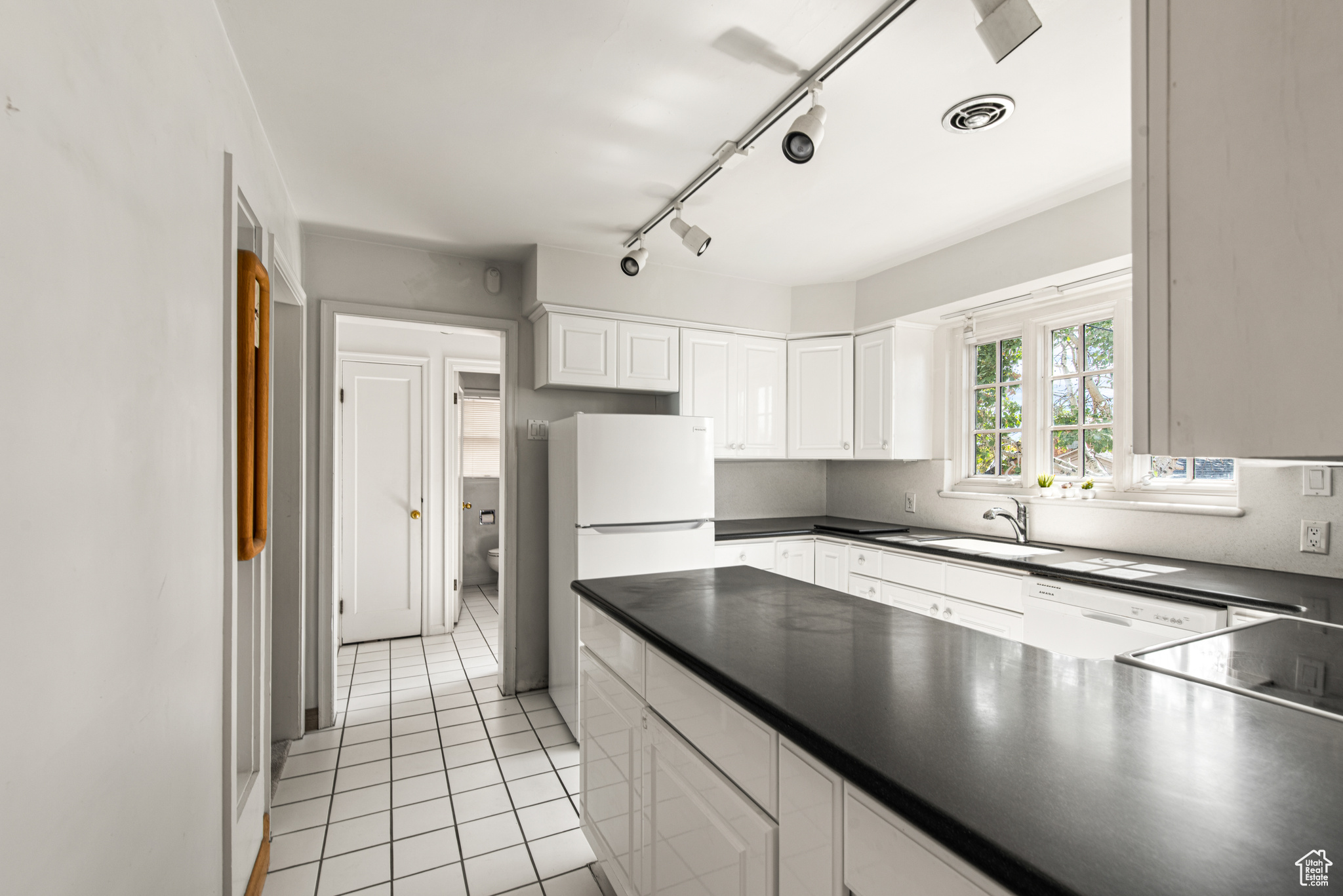 LOT 4, BLK 1 - Residential