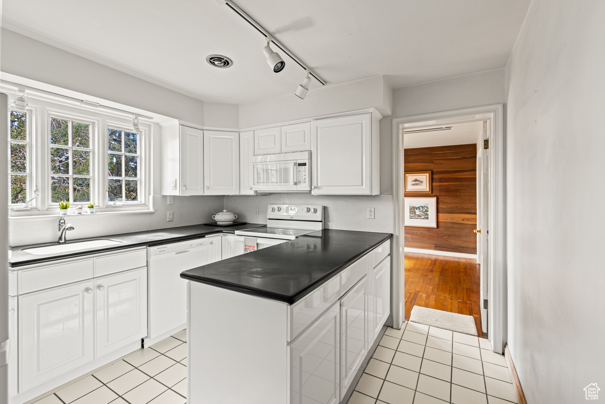 LOT 4, BLK 1 - Residential