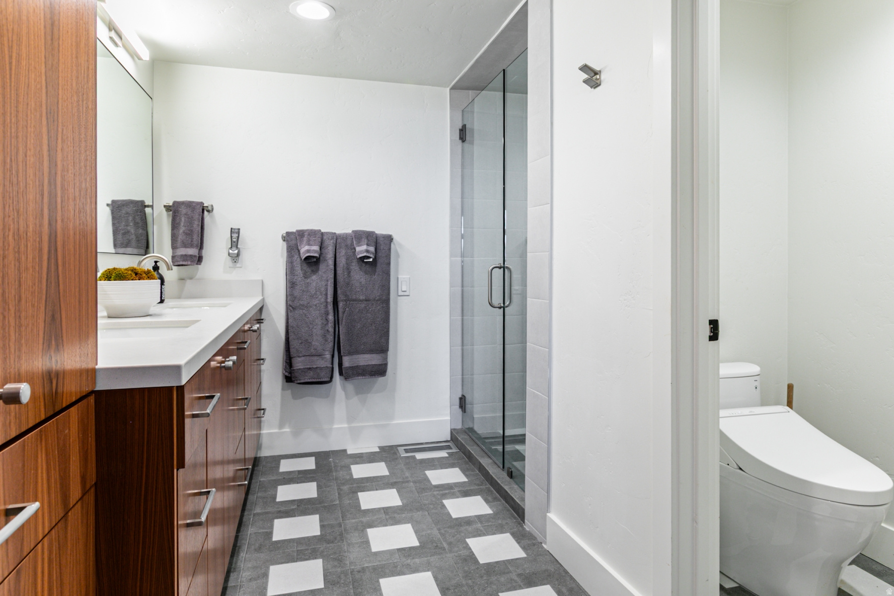 EAGLE WAY PLAT AMENDMENT SUBDIVISION - Residential Lease