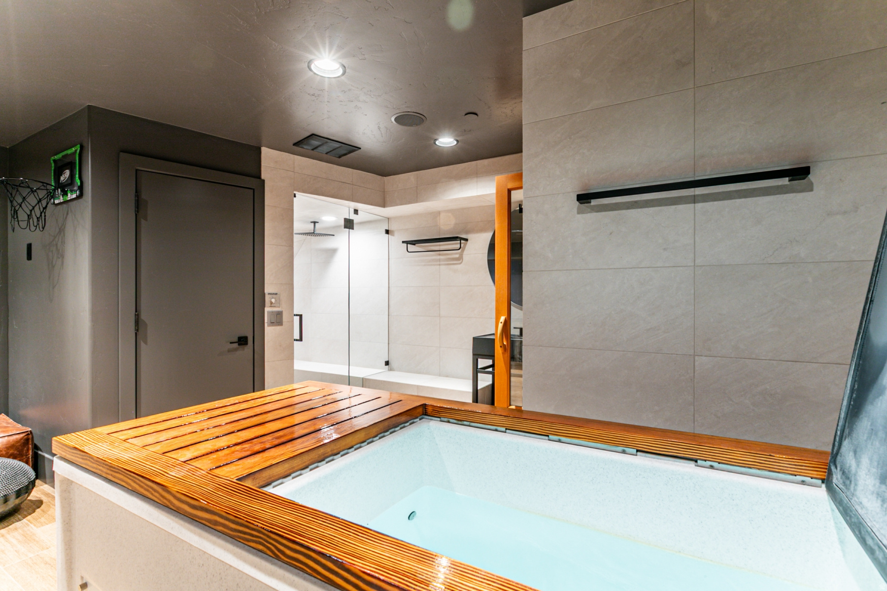 EAGLE WAY PLAT AMENDMENT SUBDIVISION - Residential Lease