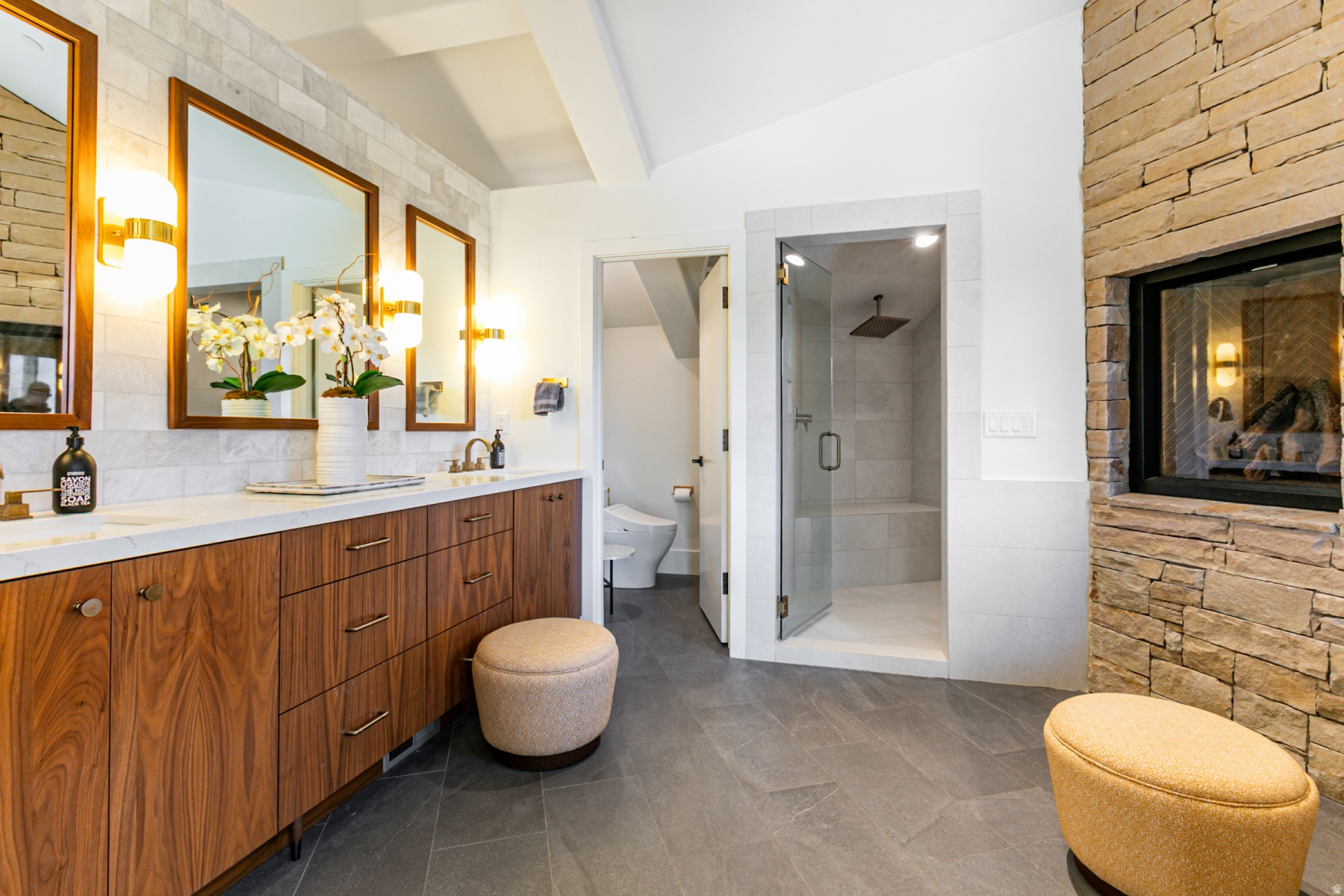 EAGLE WAY PLAT AMENDMENT SUBDIVISION - Residential Lease