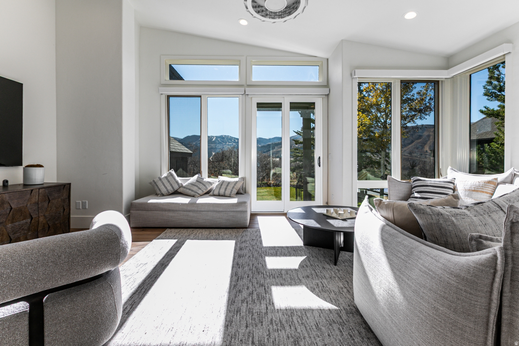 EAGLE WAY PLAT AMENDMENT SUBDIVISION - Residential Lease