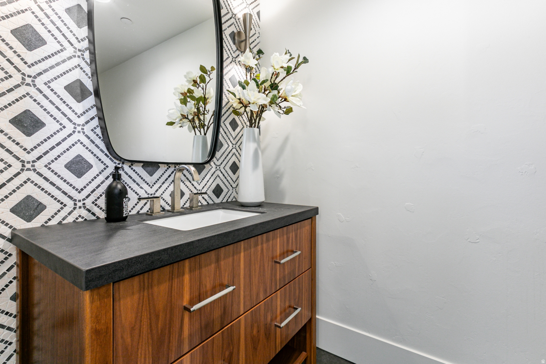 EAGLE WAY PLAT AMENDMENT SUBDIVISION - Residential Lease