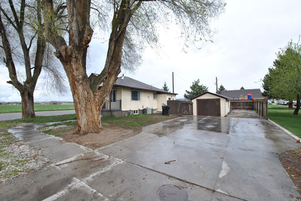 Photo of 390 N 2ND E, Preston, ID 83263 (MLS # 2148430)