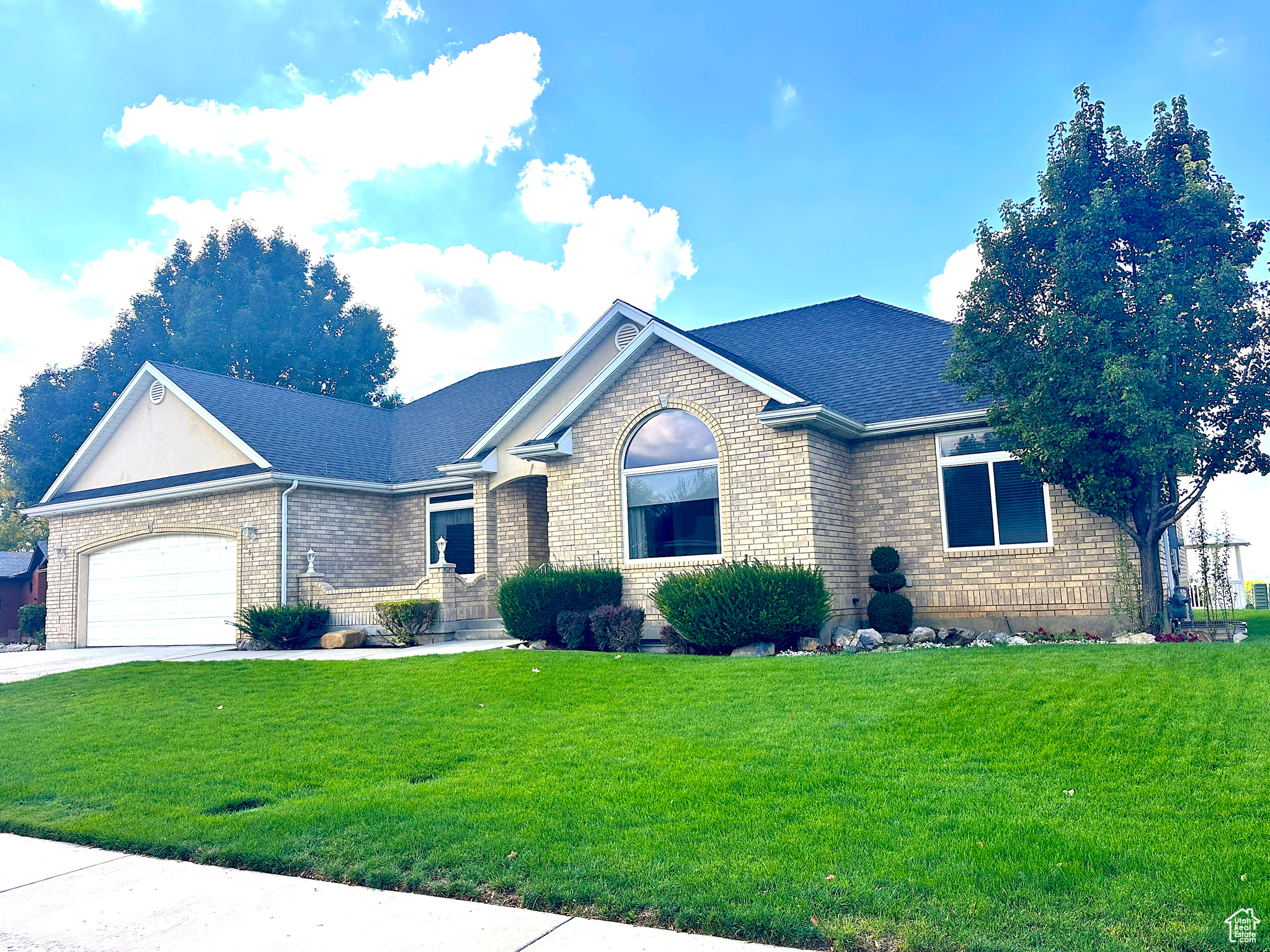 WOLF HOLLOW ESTATES - Residential