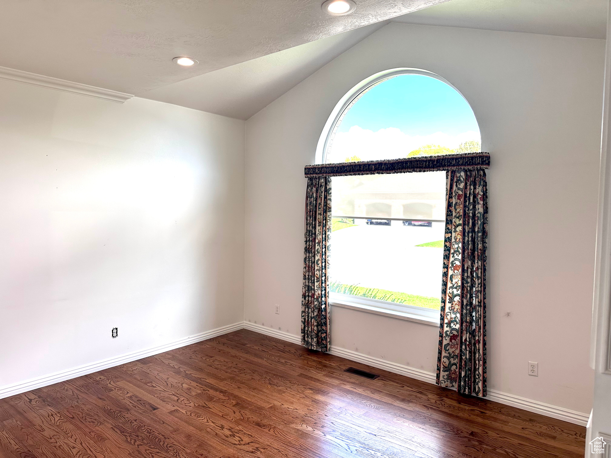 WOLF HOLLOW ESTATES - Residential