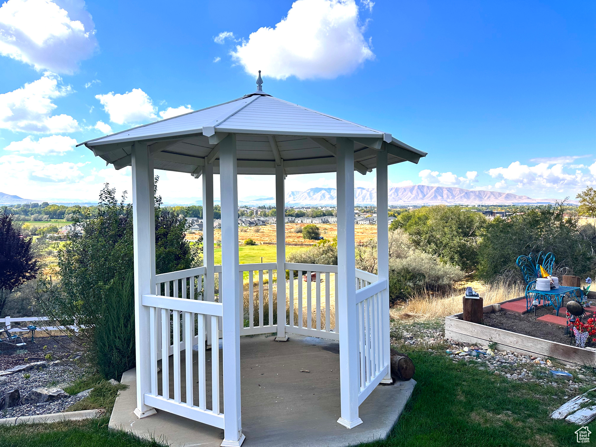 WOLF HOLLOW ESTATES - Residential