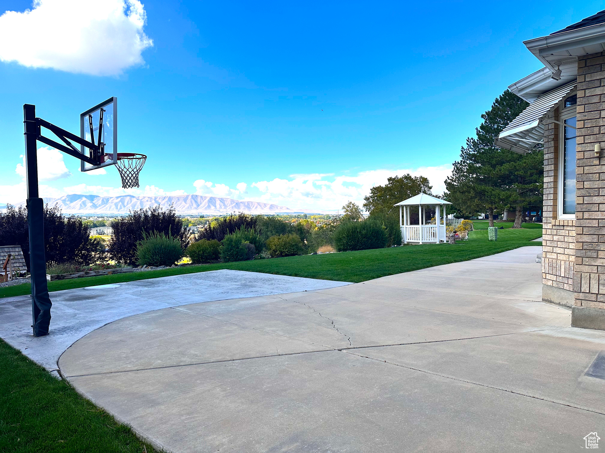 WOLF HOLLOW ESTATES - Residential