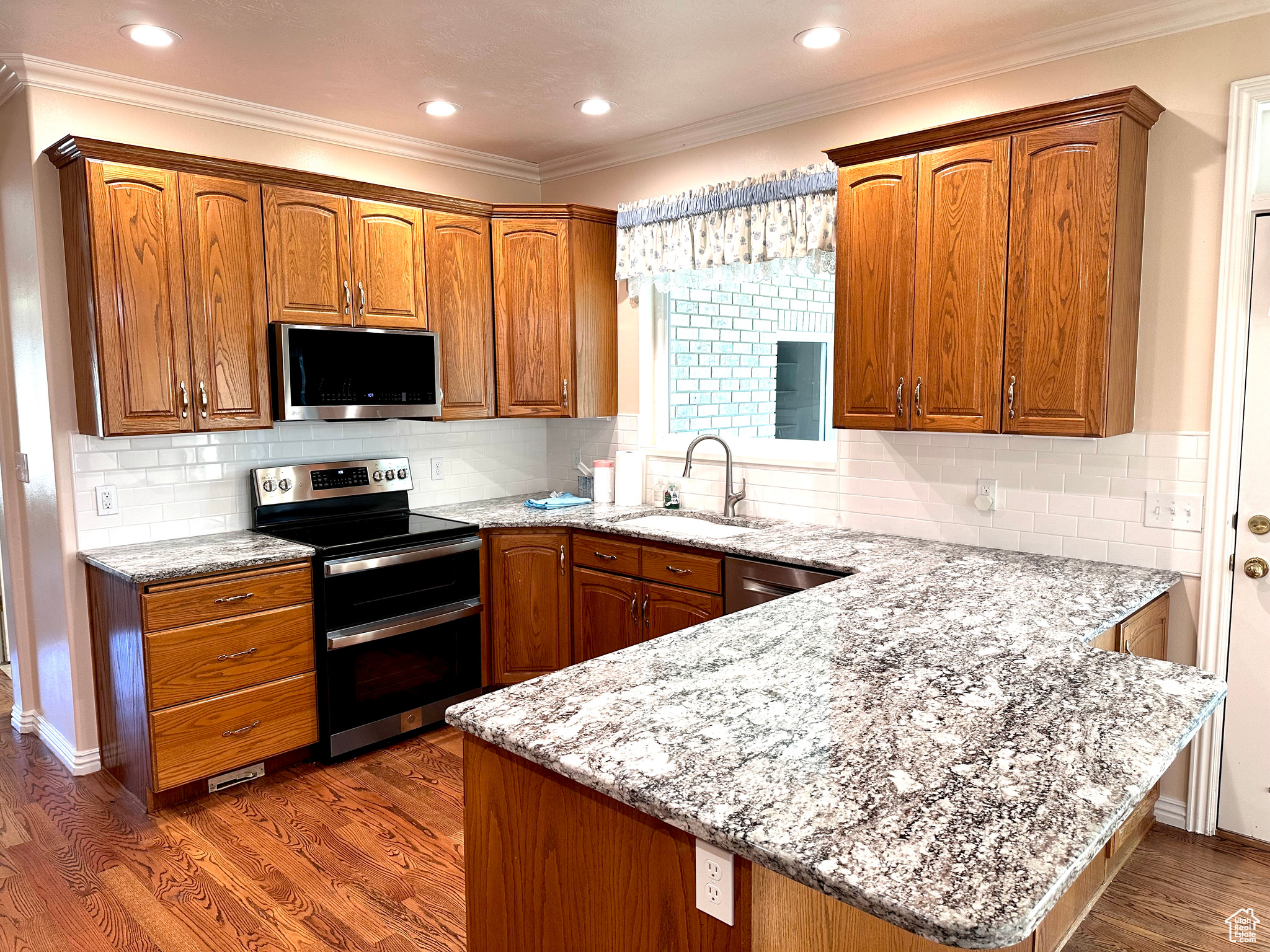 WOLF HOLLOW ESTATES - Residential