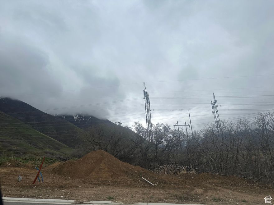 Incredible & Spectacular View Lots are available at the base of the coveted Maple Mountain in Mapleton. Exquisite neighborhood where the surrounding homes are all selling for a million dollars and up. Magnificent views in all directions. These lots are ready to build with all utilities stubbed into the lots Easy access to parks, trails, shopping, recreation, & wonderful schools. Don't miss these available lots, they will go quickly