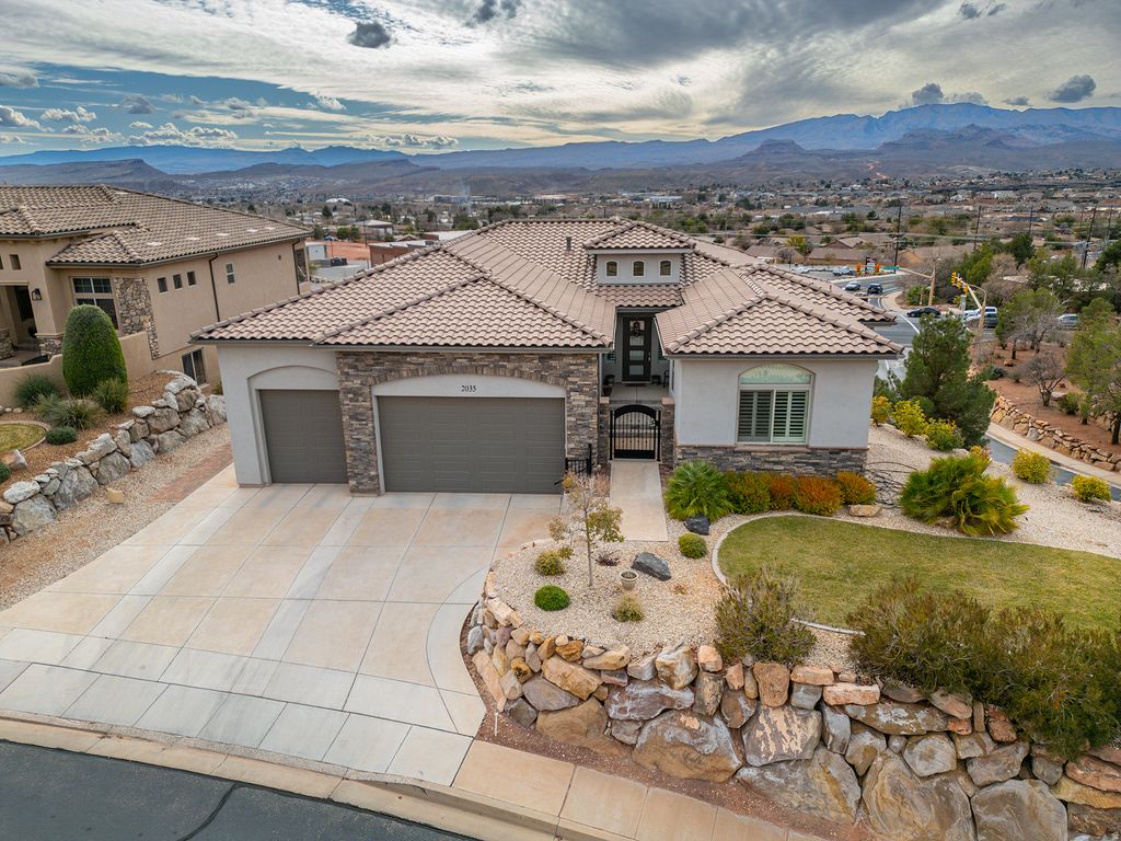 Photo of 2035 N GUNSIGHT DR, Saint George, UT 84770 (MLS # 2137368)