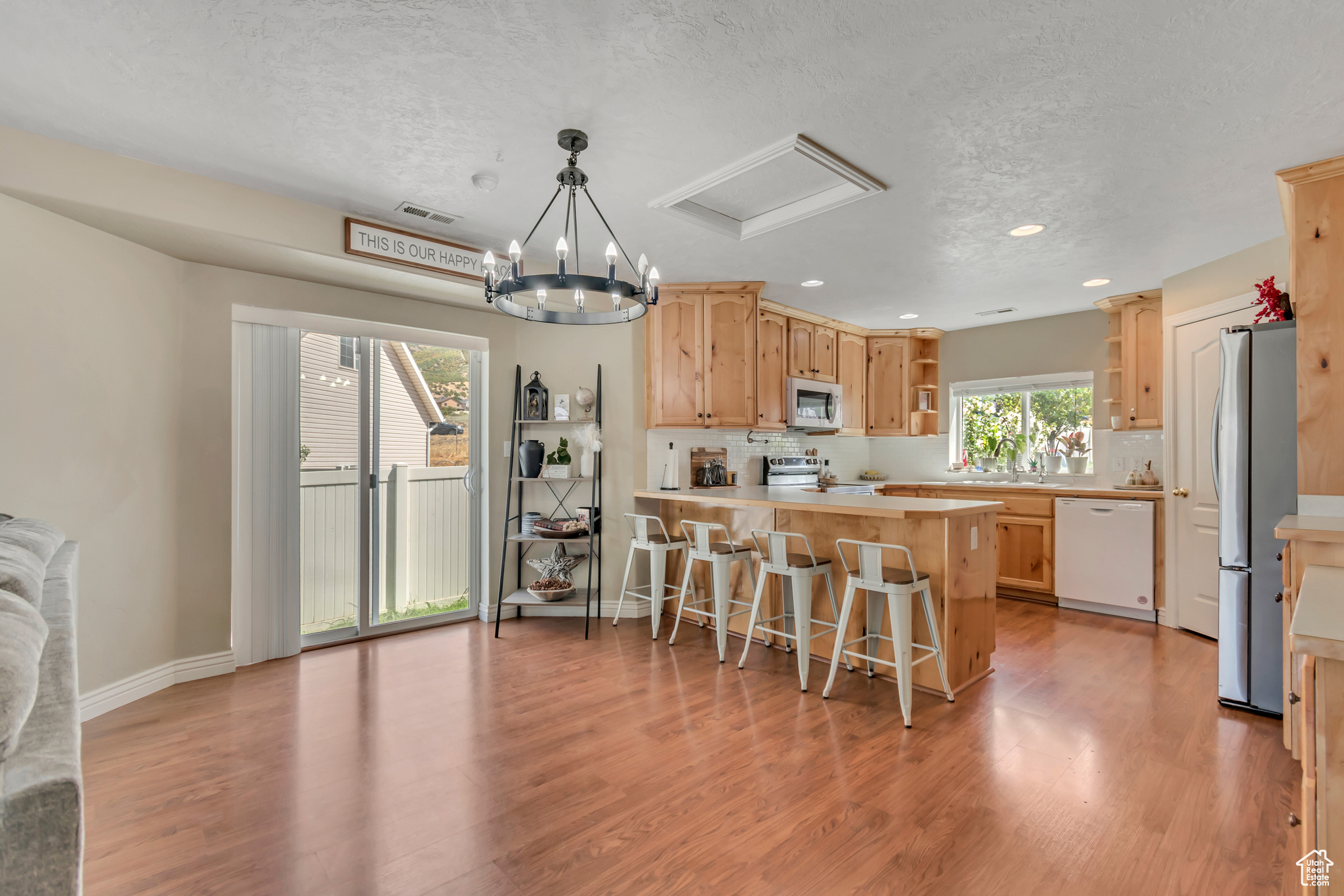 WOOD ESTATES - Residential Income