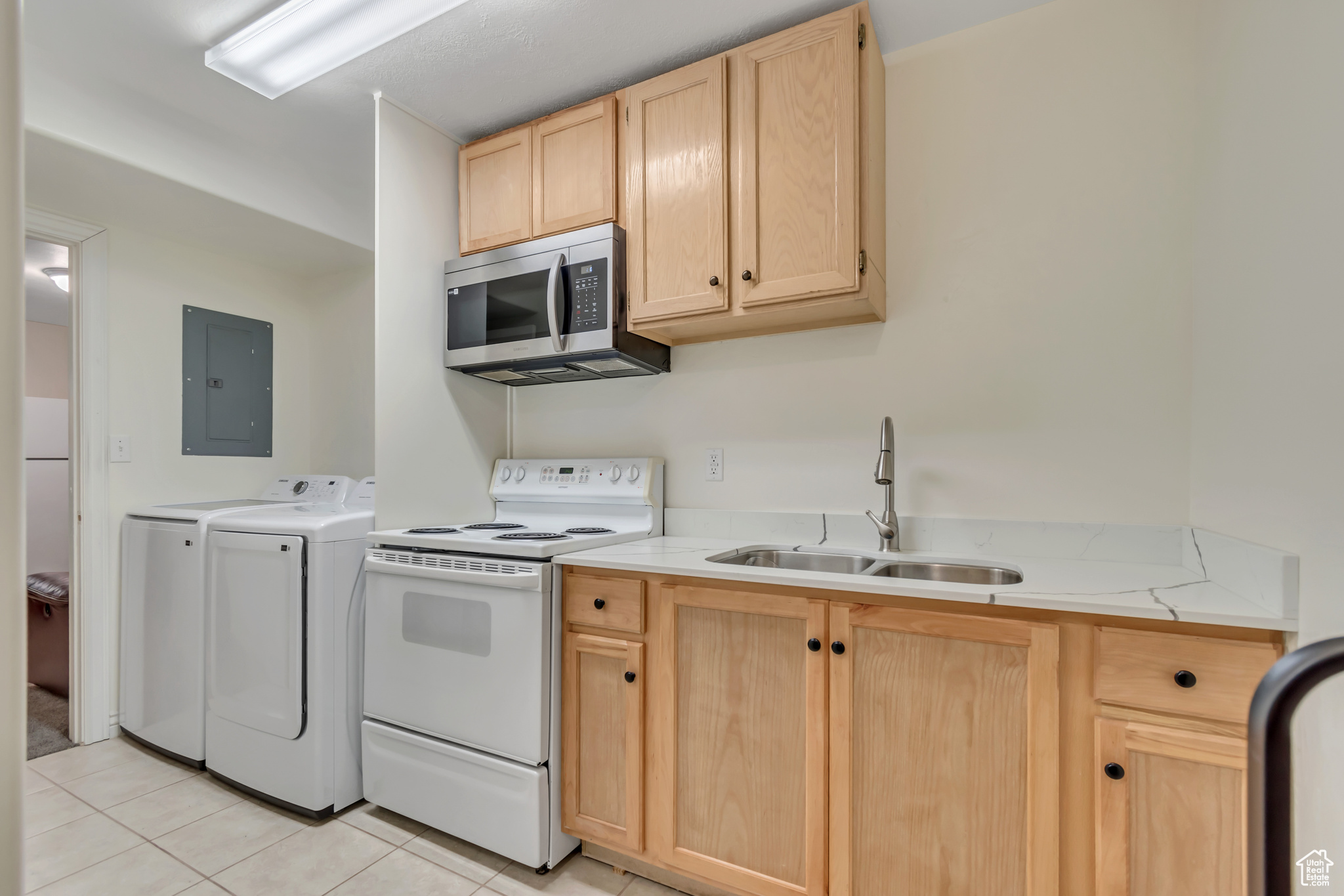 WOOD ESTATES - Residential Income