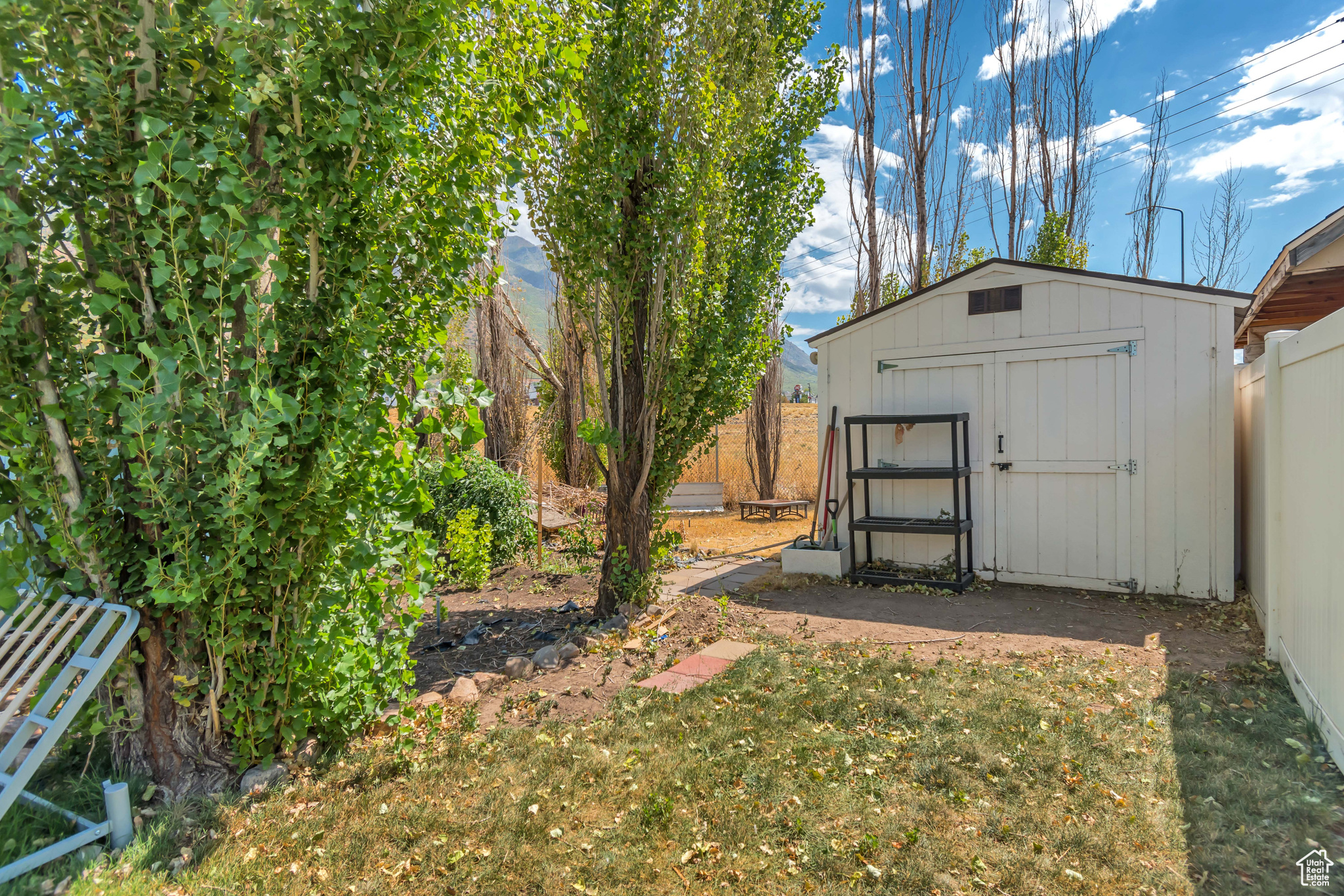 WOOD ESTATES - Residential Income