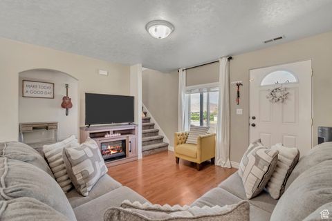Tiny photo for 692 E 180 N, Santaquin, UT 84655 (MLS # 2107499)