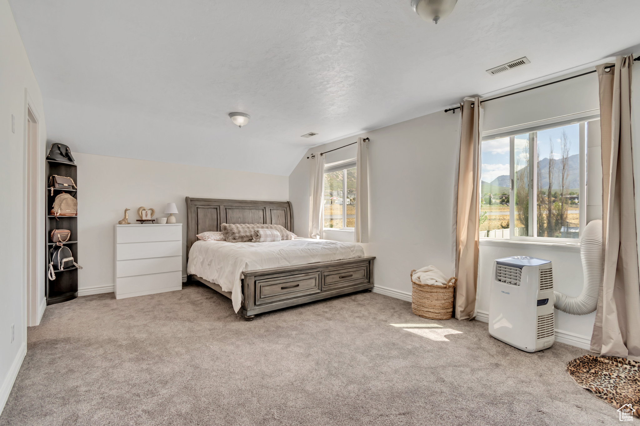 WOOD ESTATES - Residential Income