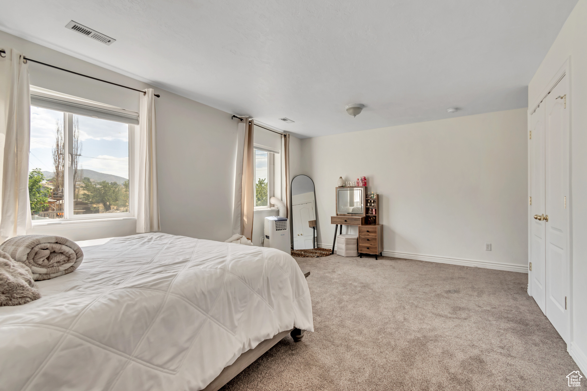 WOOD ESTATES - Residential Income