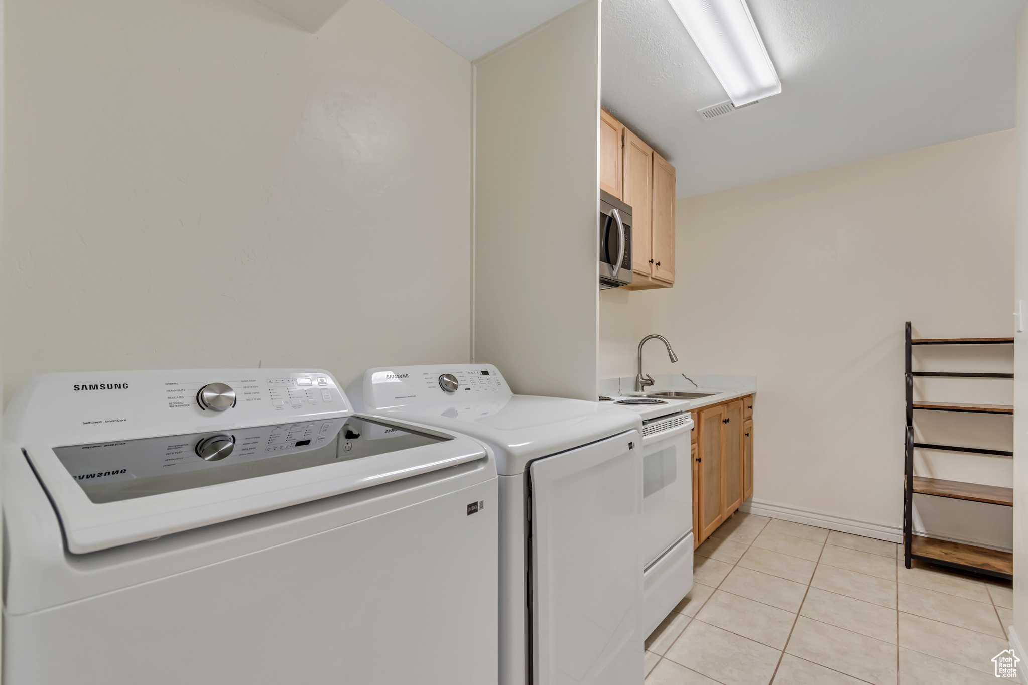 WOOD ESTATES - Residential Income