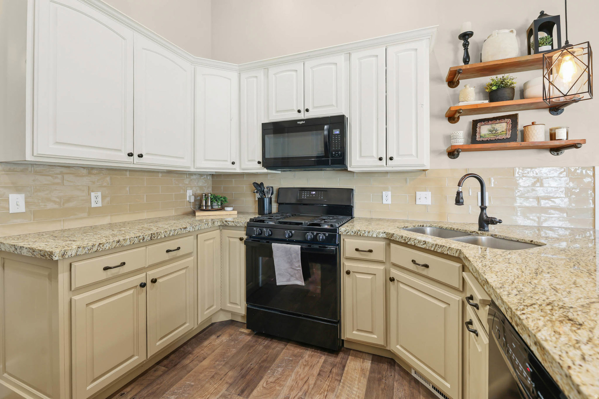 CEDARWOOD ESTATES - Residential