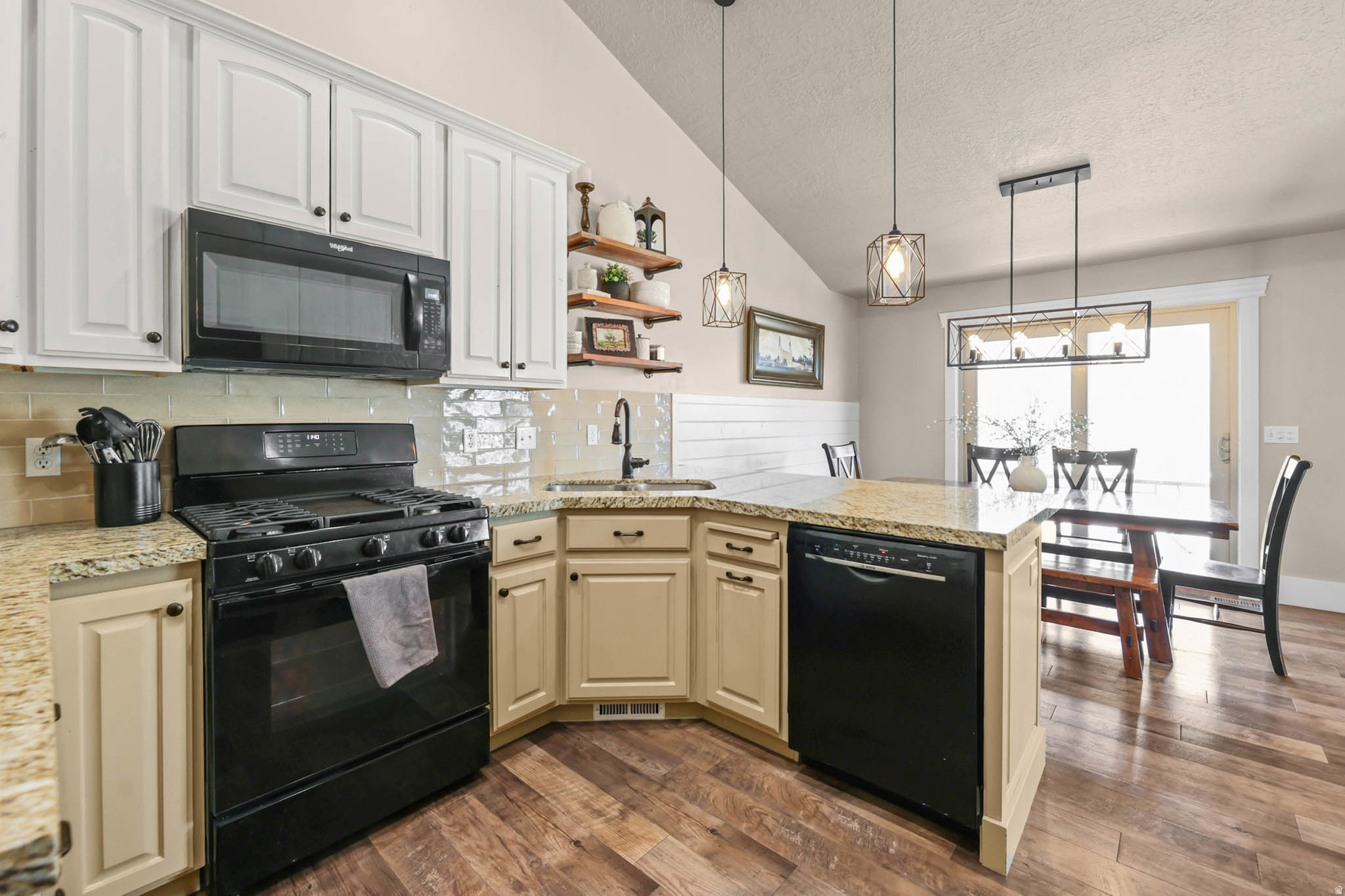 CEDARWOOD ESTATES - Residential