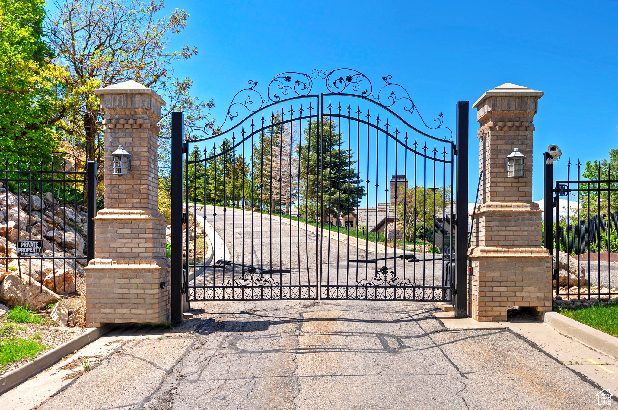 SKYLINE HILLS - Land