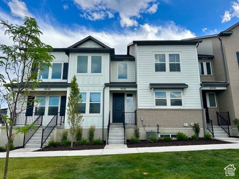 Photo of 4542 PARKES PEAK LN, Riverton, UT 84096 (MLS # 2097989)