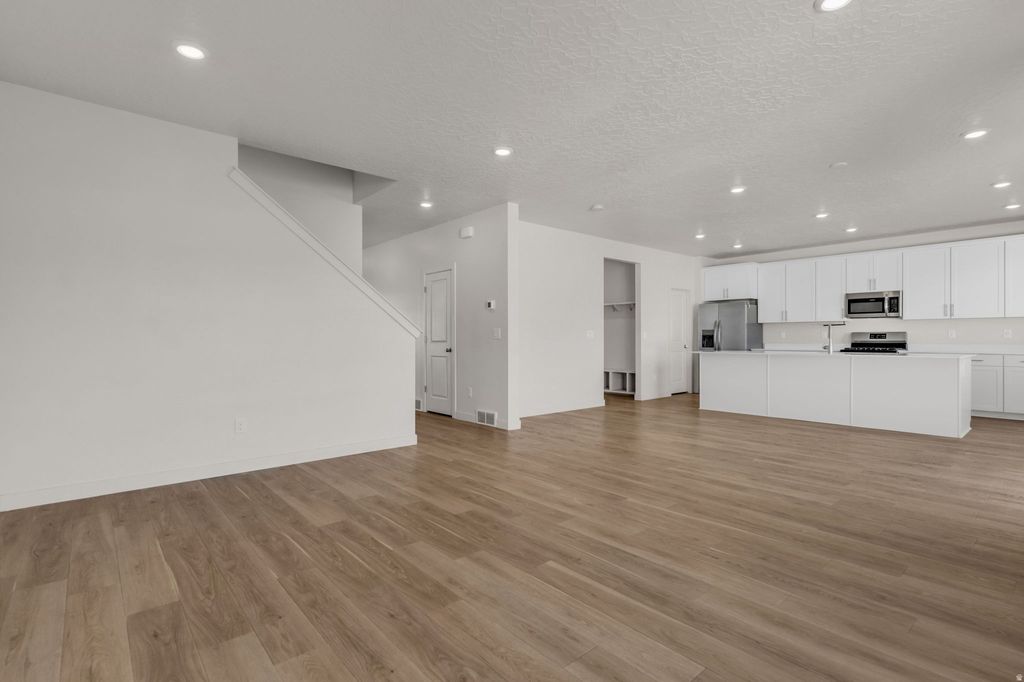 Photo of 2543 N VELVET MOON DR, Saratoga Springs, UT 84045 (MLS # 2127622)