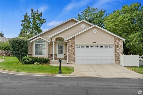 Photo of 527 E 2500 N, North Ogden, UT 84414 (MLS # 2108261)