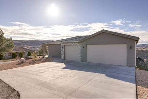 Photo of 217 W TERRACE CIR, Toquerville, UT 84774 (MLS # 2118058)