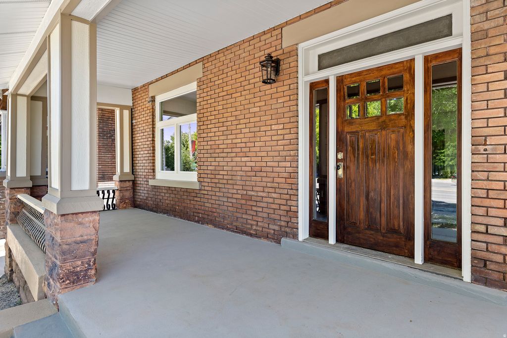 Photo of 855 S 700 E, Salt Lake City, UT 84102 (MLS # 2139331)