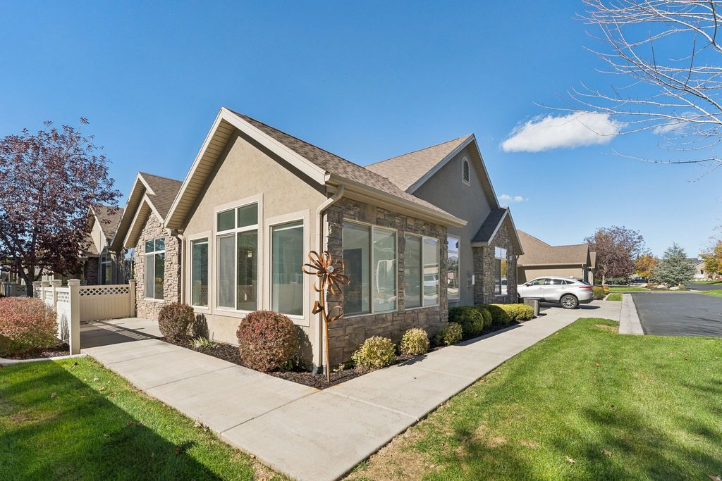 Photo of 877 W 1920 S #C, Syracuse, UT 84075 (MLS # 2153643)
