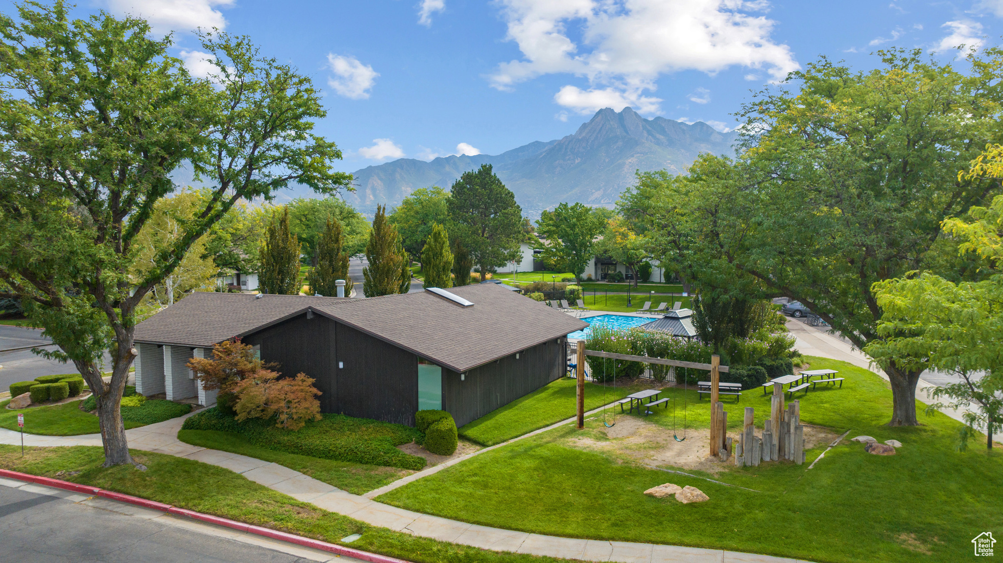 THREE FOUNTAINS - Residential