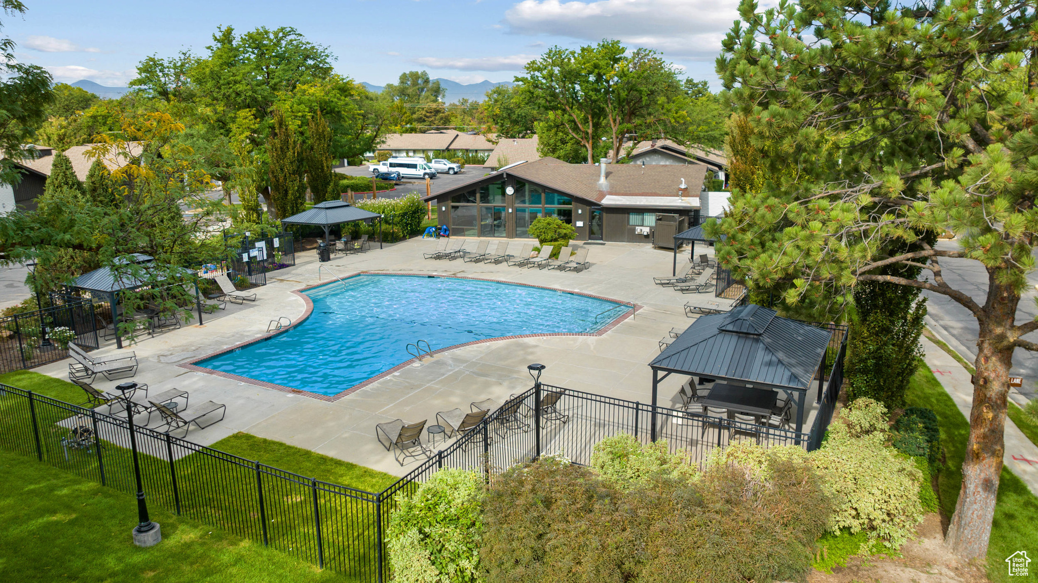 THREE FOUNTAINS - Residential