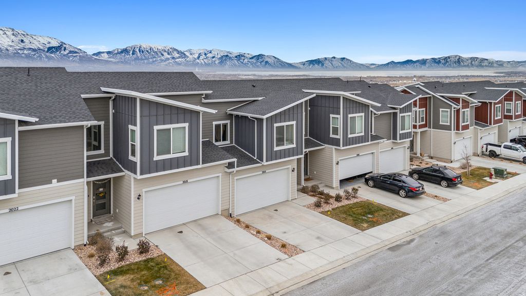 Photo of 2014 N RED YEARLING DR #532, Saratoga Springs, UT 84045 (MLS # 2141704)