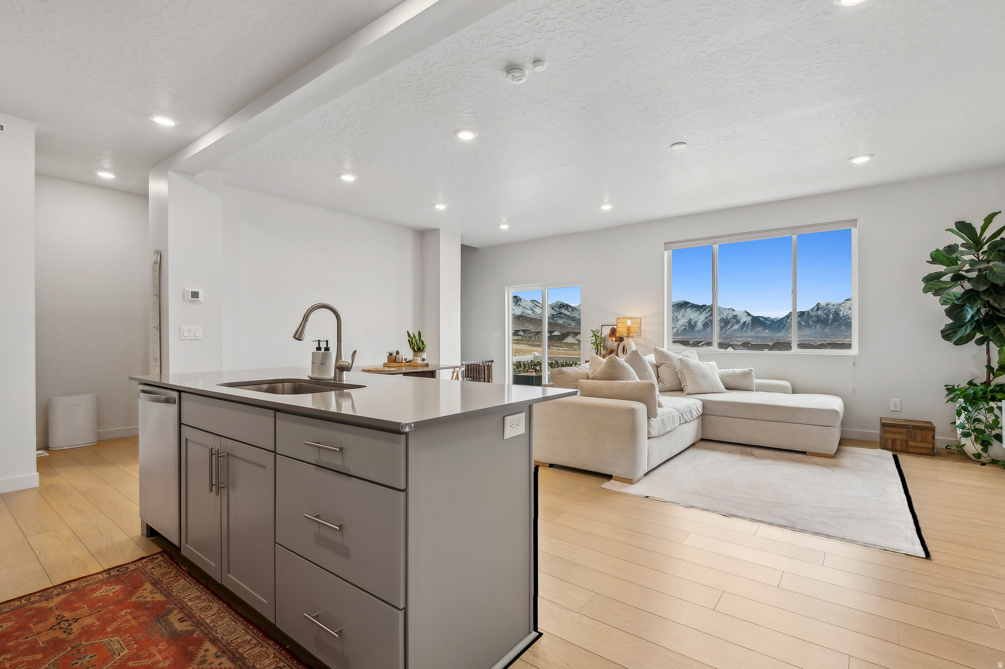 SUNFLOWER FIELDS - Residential