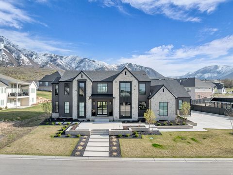 Photo of 565 W AUTUMN BLAZE, Woodland Hills, UT 84653 (MLS # 2140202)