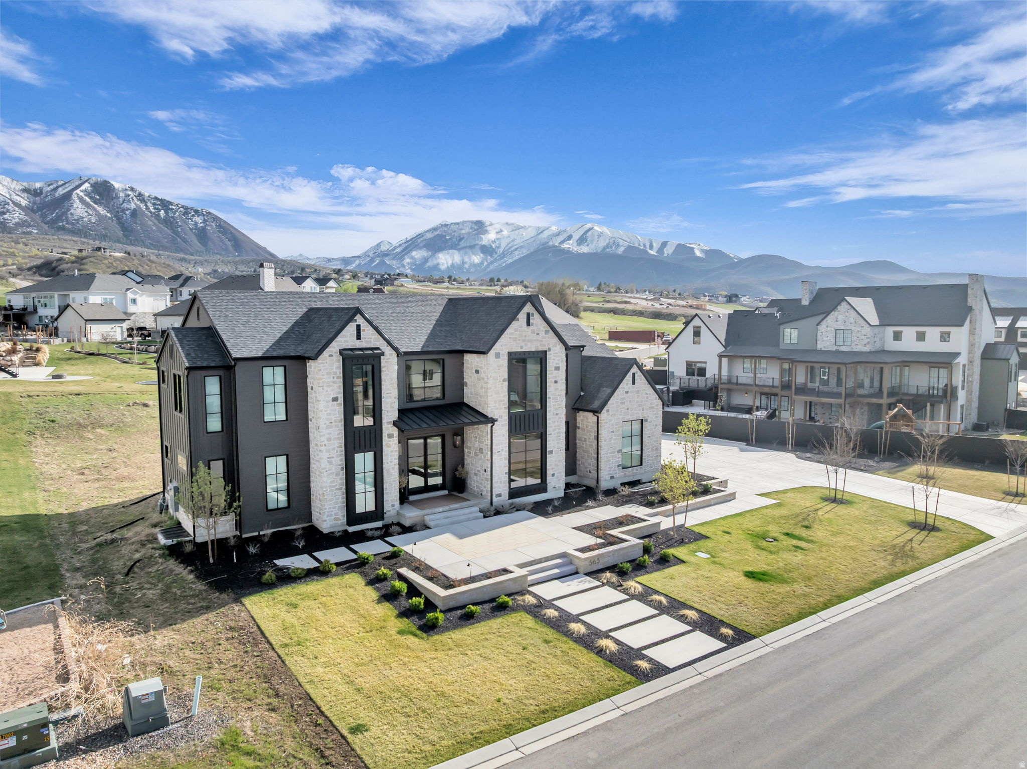 FOUR SEASONS AT WOODLAND HILLS - Residential