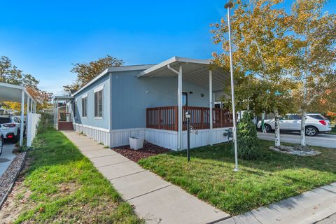 Photo of 783 W MONTE HERMOSA ST, Taylorsville, UT 84123 (MLS # 2121052)