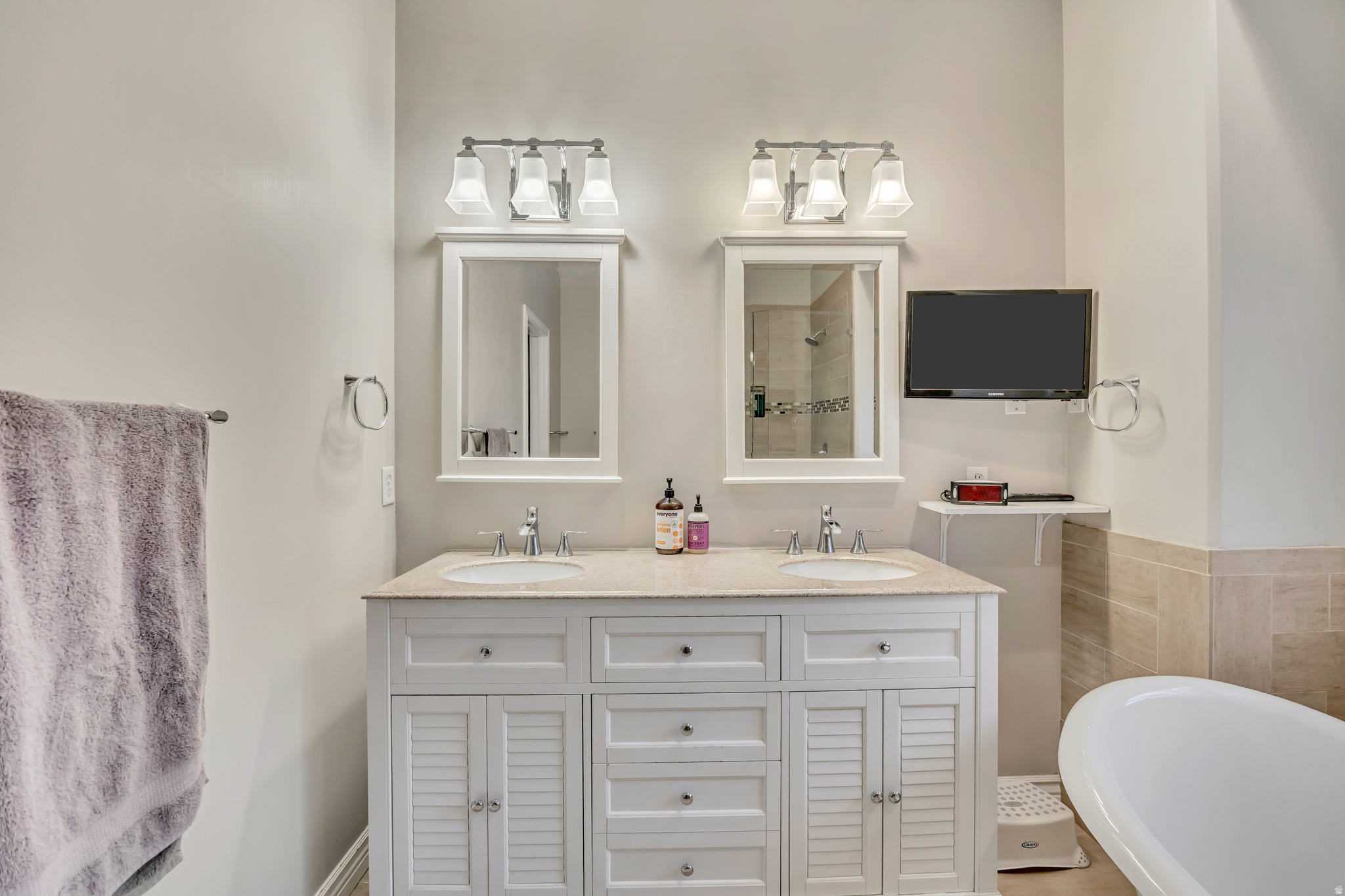 DRY CREEK BENCH - Residential