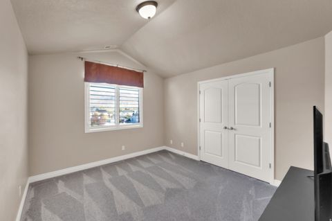 Tiny photo for 686 WELLINGTON DR, Kaysville, UT 84037 (MLS # 2144731)