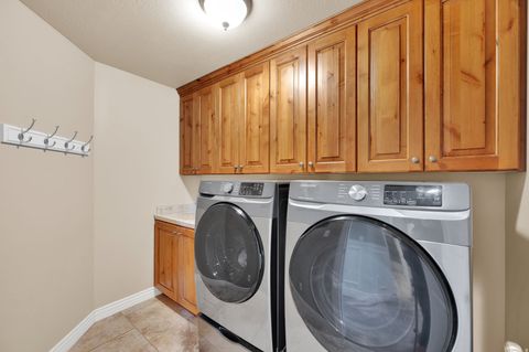 Tiny photo for 686 WELLINGTON DR, Kaysville, UT 84037 (MLS # 2144731)