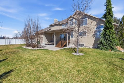 Tiny photo for 686 WELLINGTON DR, Kaysville, UT 84037 (MLS # 2144731)