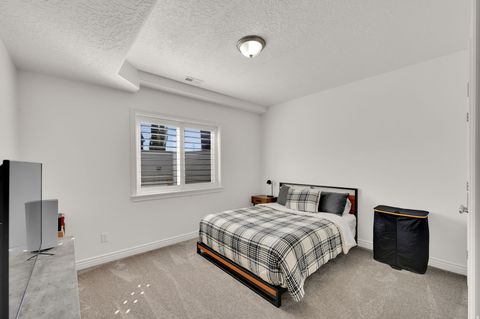 Tiny photo for 686 WELLINGTON DR, Kaysville, UT 84037 (MLS # 2144731)